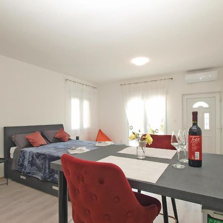 Apartment Florinda 2091 Pula Bagian luar foto