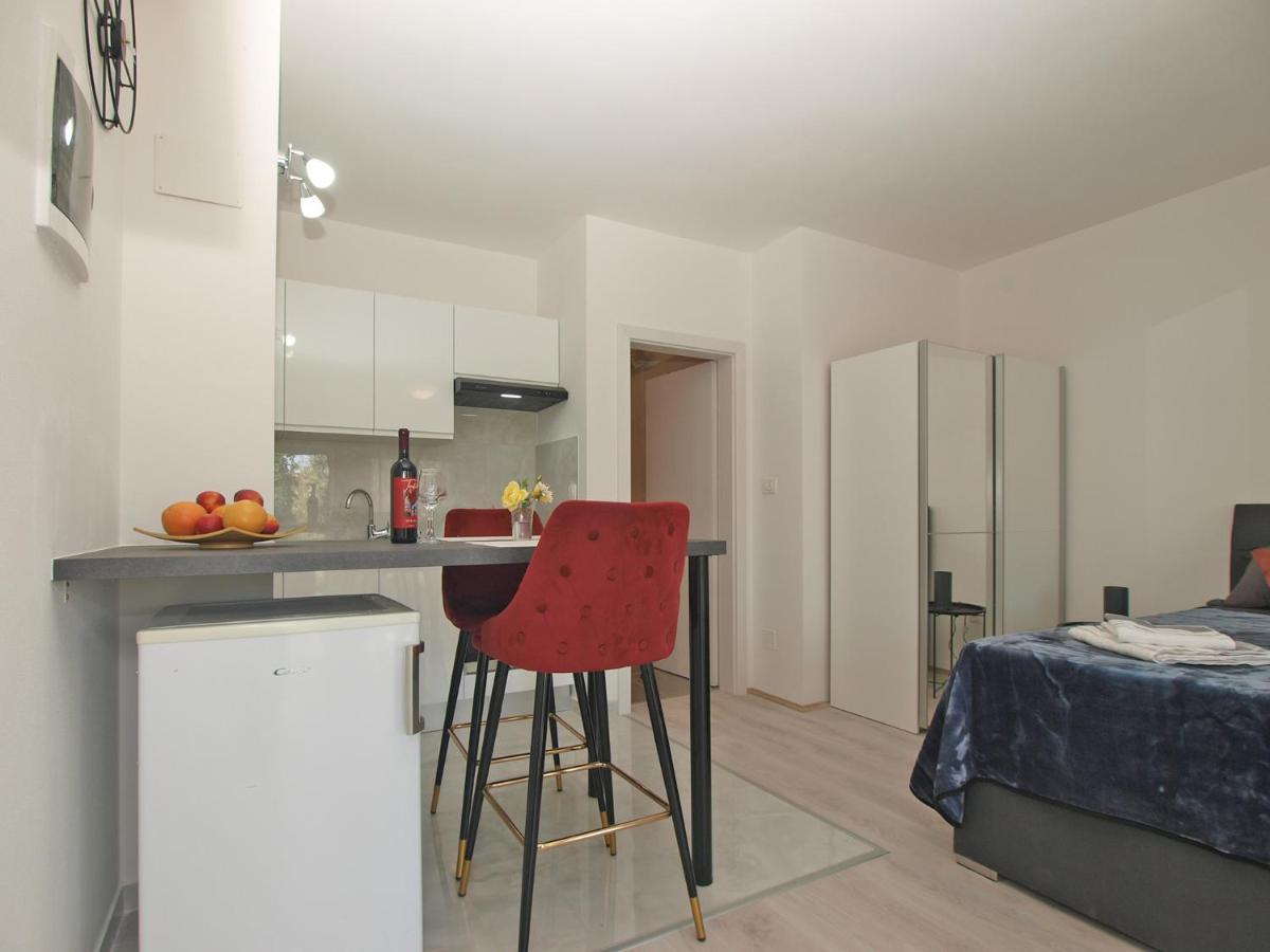 Apartment Florinda 2091 Pula Bagian luar foto