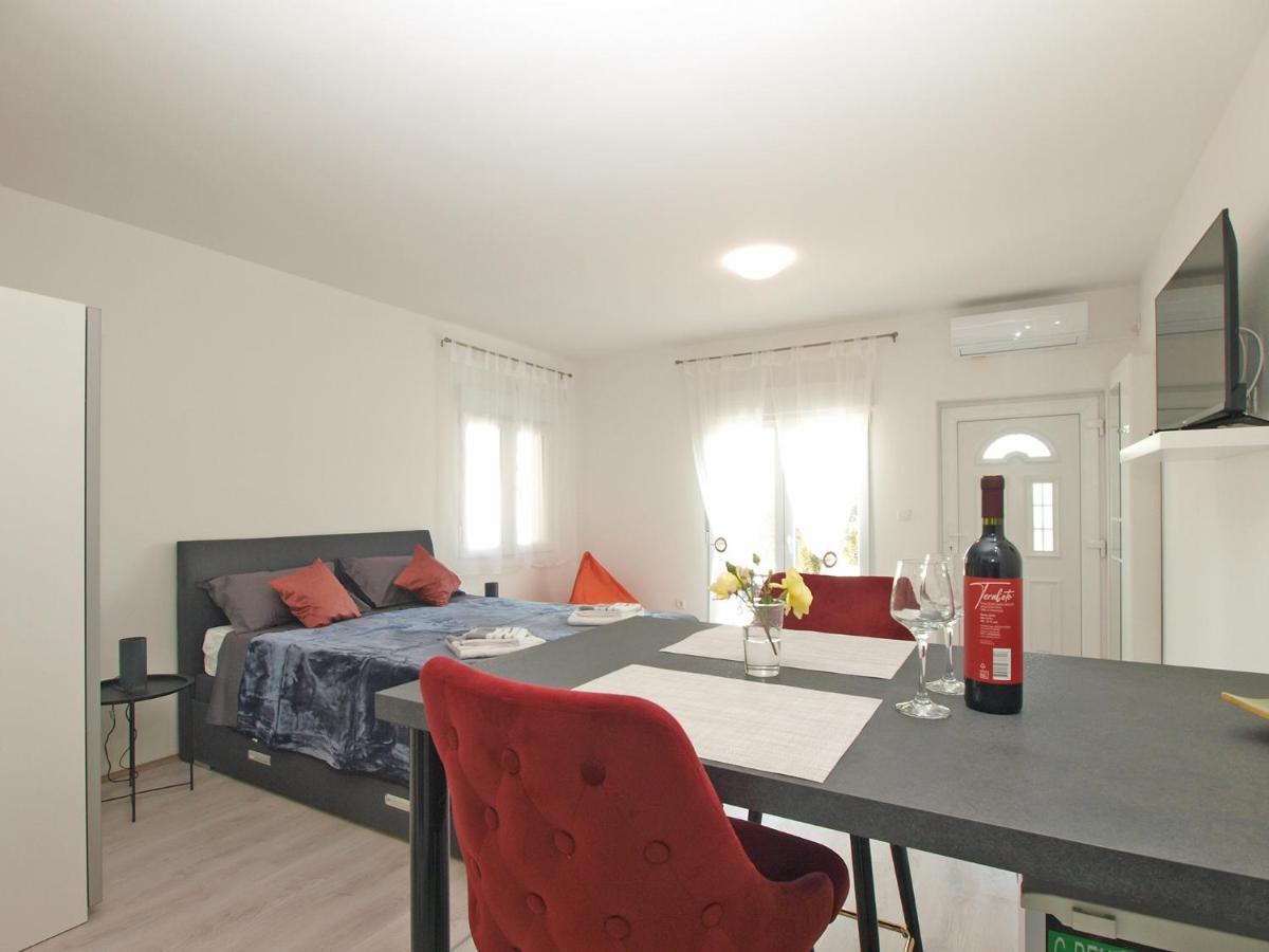 Apartment Florinda 2091 Pula Bagian luar foto