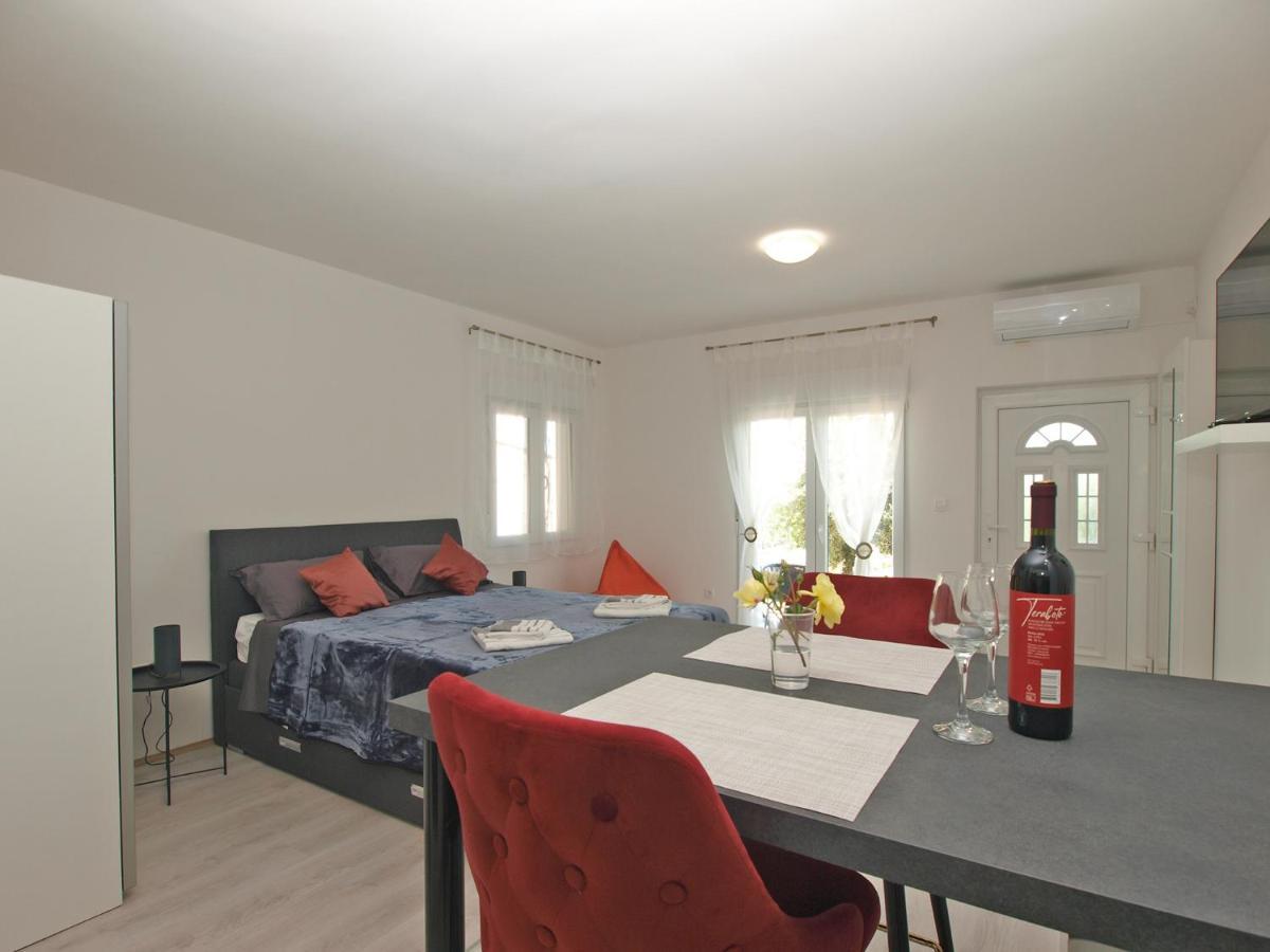 Apartment Florinda 2091 Pula Bagian luar foto
