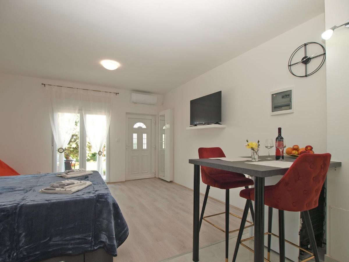 Apartment Florinda 2091 Pula Bagian luar foto