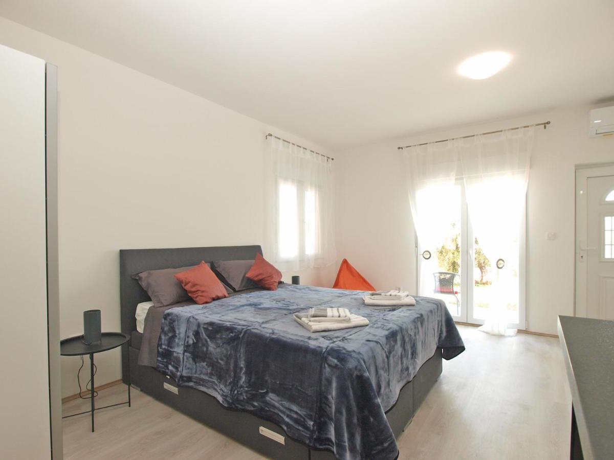 Apartment Florinda 2091 Pula Bagian luar foto