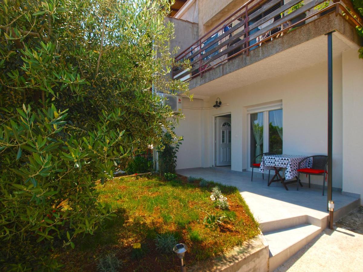 Apartment Florinda 2091 Pula Bagian luar foto
