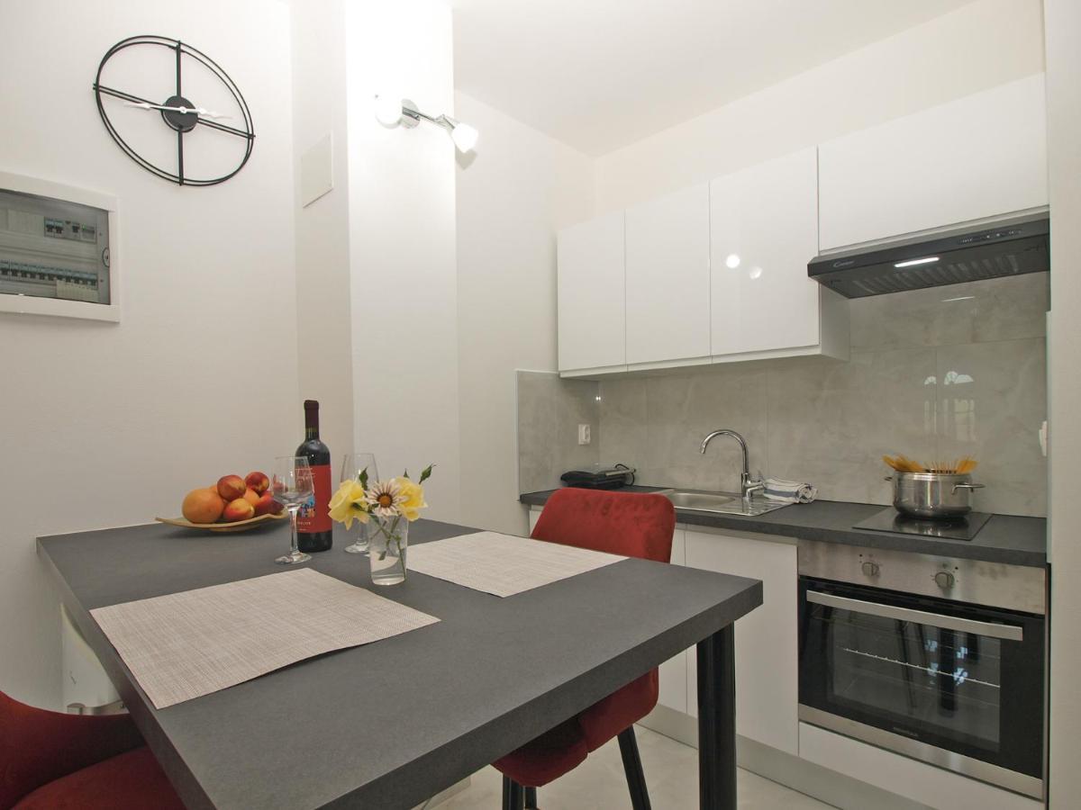 Apartment Florinda 2091 Pula Bagian luar foto