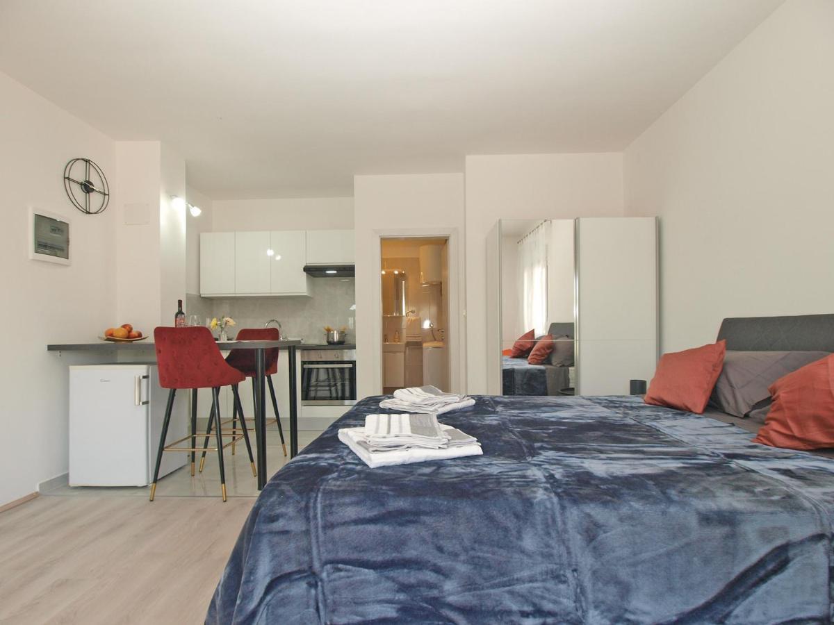Apartment Florinda 2091 Pula Bagian luar foto